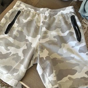 Old Navy Active Shorts. Mens Medium. Barely worn